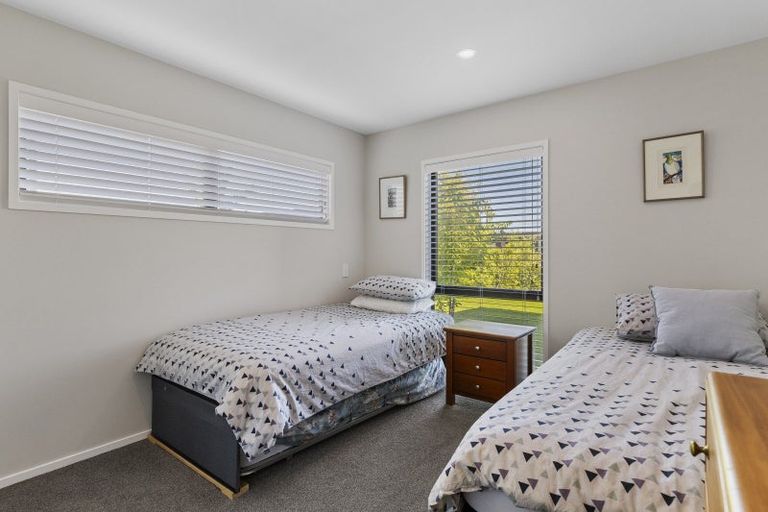 Photo of property in 14 Pukenamu Road, Rainbow Point, Taupo, 3330