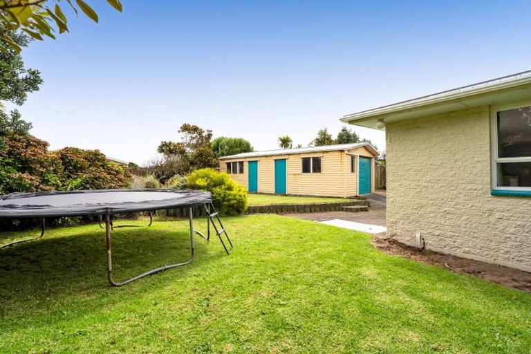 Photo of property in 14 Heaphy Road, Opunake, 4616