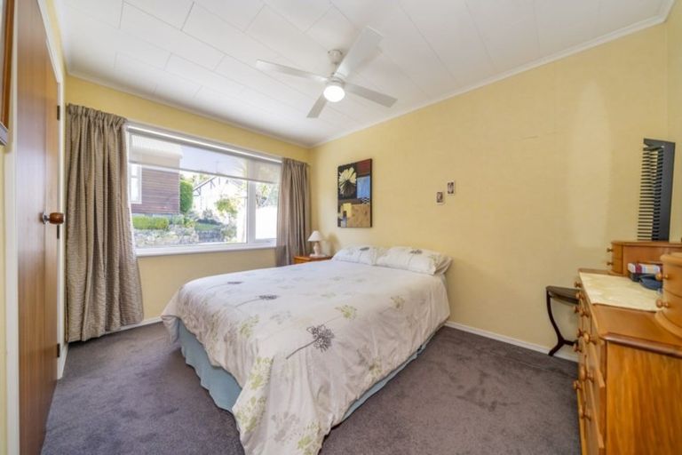 Photo of property in 16 Raynham Way, Silverstream, Upper Hutt, 5019