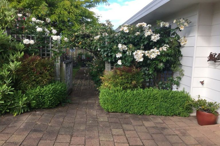 Photo of property in 2/8 Kinder Street, Acacia Bay, Taupo, 3330