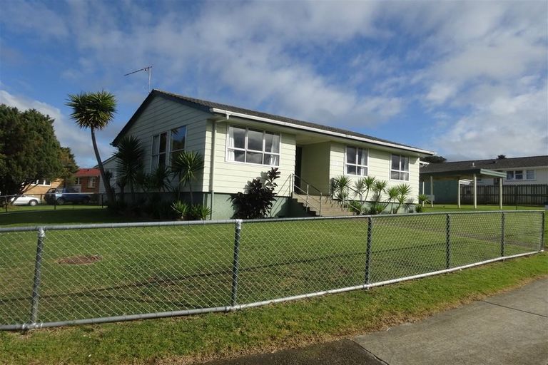 Photo of property in 2 Arnhem Place, Pukekohe, 2120