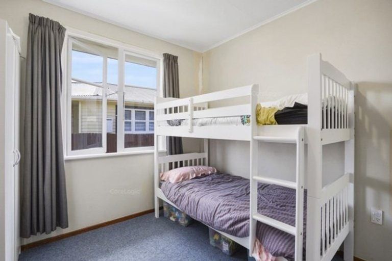 Photo of property in 6 Tararua Terrace, Cloverlea, Palmerston North, 4412