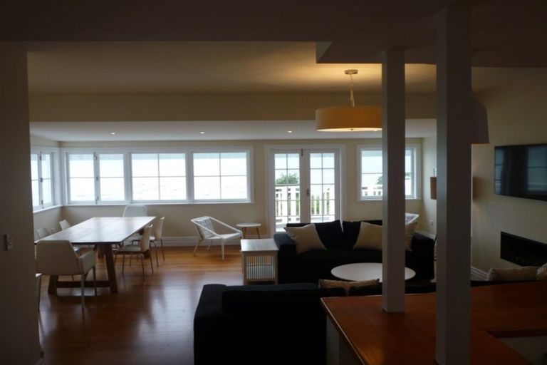 Photo of property in 165 Marine Parade, Seatoun, Wellington, 6022