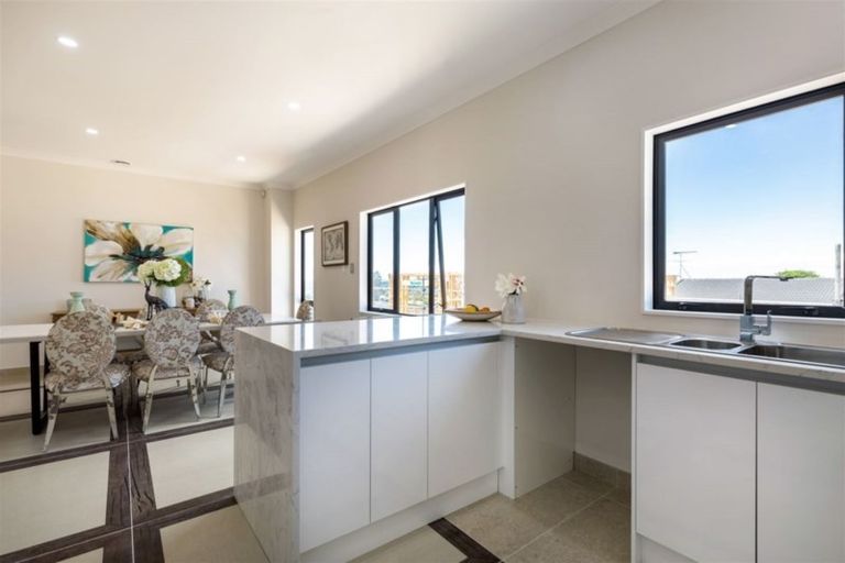 Photo of property in 4225b Great North Road, Glendene, Auckland, 0602