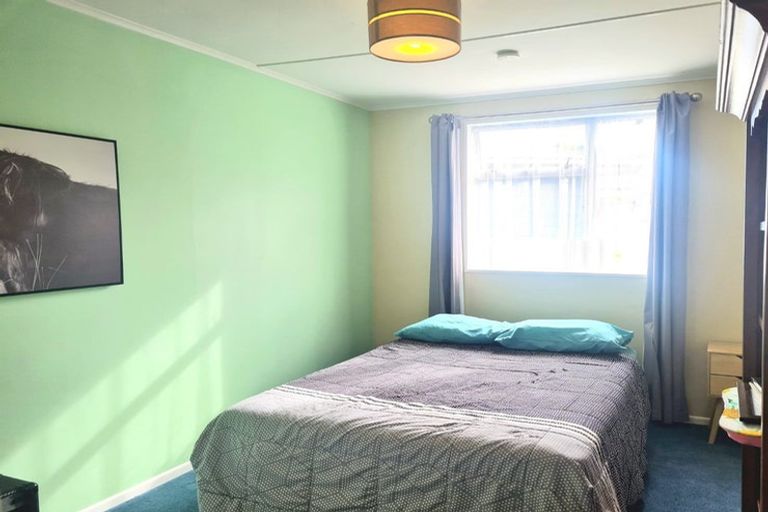 Photo of property in 12 Edelweiss Grove, Timberlea, Upper Hutt, 5018