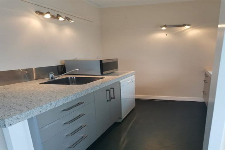 Photo of property in Hobson Court Flats, 55/70 Hobson Street, Thorndon, Wellington, 6011