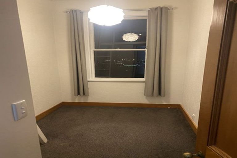 Photo of property in 26 Apuka Street, Brooklyn, Wellington, 6021