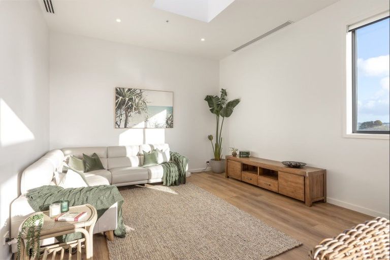 Photo of property in 7/14 Tamariki Avenue, Orewa, 0931