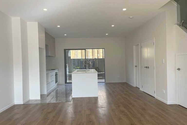 Photo of property in 36b Crestview Rise, Papakura, 2110