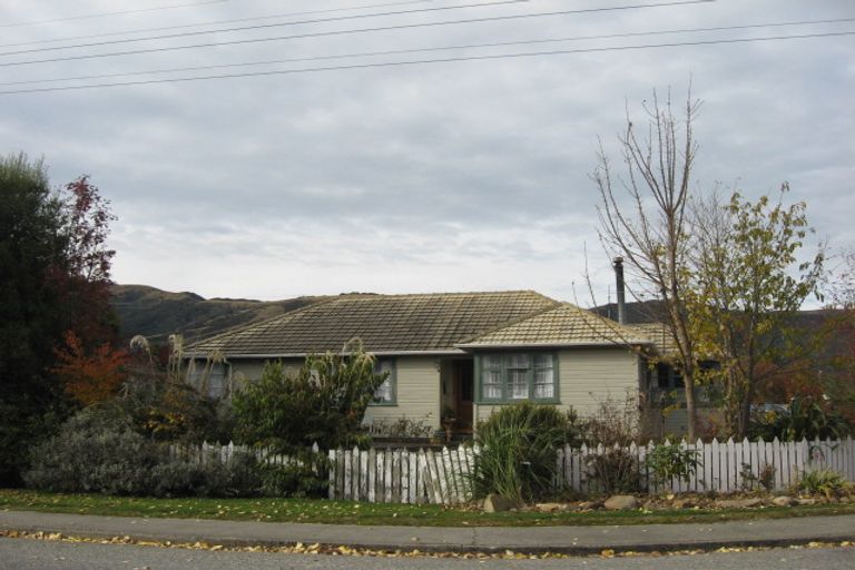 Photo of property in 1 Warwick Street, Tapanui, 9522