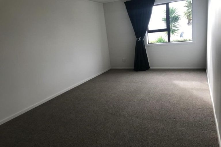 Photo of property in 3/289 Glenfield Road, Glenfield, Auckland, 0629