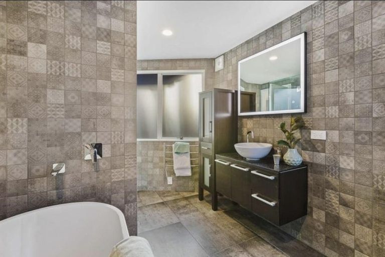 Photo of property in 5a Bruce Street, Northcote Point, Auckland, 0627