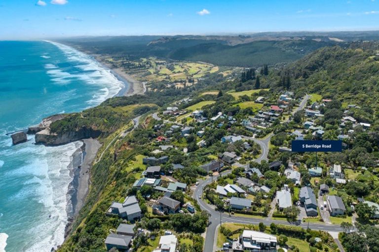 Photo of property in 5 Berridge Road, Muriwai, 0881