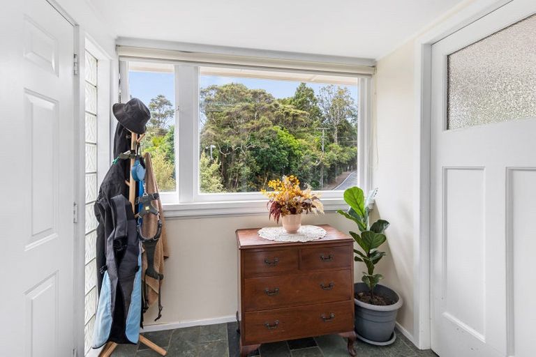Photo of property in 114 Scenic Drive, Titirangi, Auckland, 0604