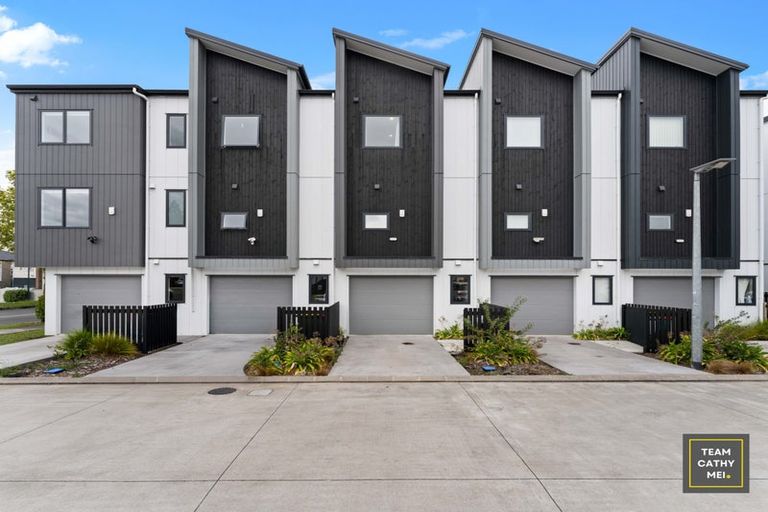 Photo of property in 6 Papa Takaro Lane, Flat Bush, Auckland, 2019