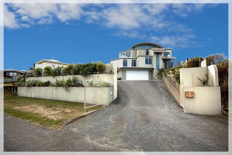 Photo of property in 9 Trafalgar Street, Foxton Beach, Foxton, 4815