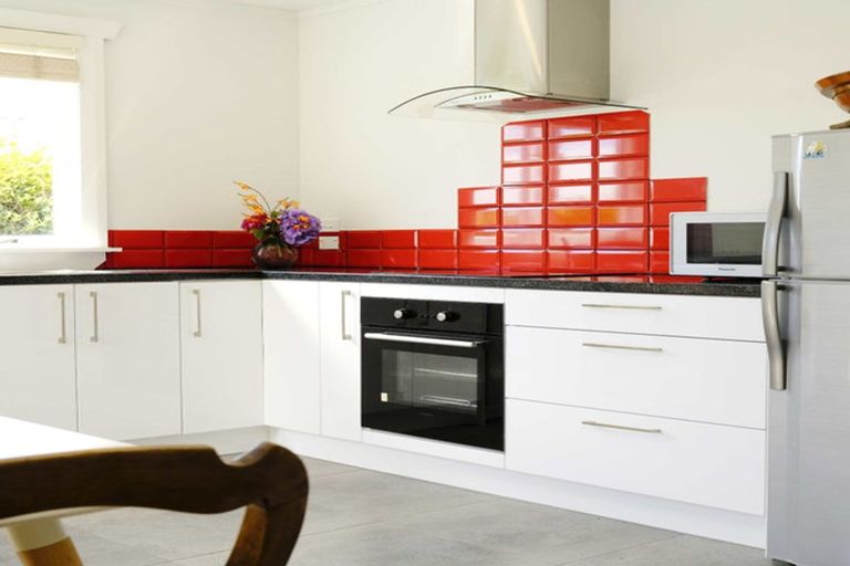 Photo of property in 339c Devon Street West, New Plymouth, 4310