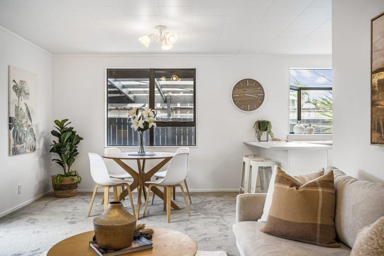 Photo of property in 2/23 Powrie Street, Glenfield, Auckland, 0629