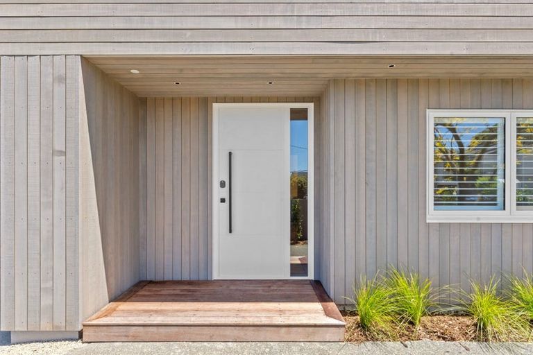 Photo of property in 1/37 Parr Terrace, Castor Bay, Auckland, 0620