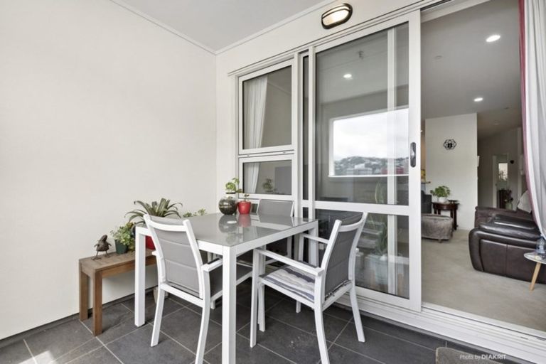 Photo of property in Stadium Garden Flats, 304/107 Thorndon Quay, Pipitea, Wellington, 6011