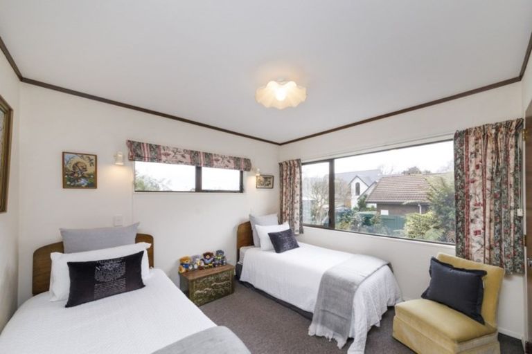 Photo of property in 17 Ashburn Lane, Awapuni, Palmerston North, 4412