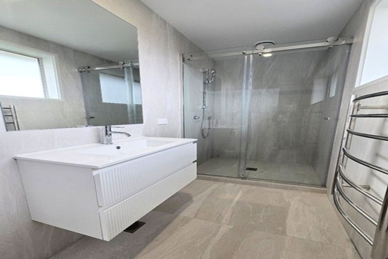 Photo of property in 16 Reiman Street, New Lynn, Auckland, 0600