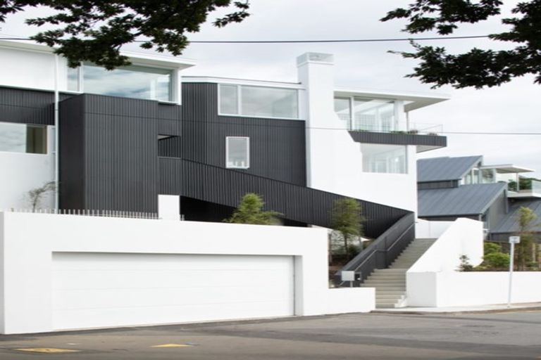 Photo of property in 25 Salamanca Road, Kelburn, Wellington, 6012