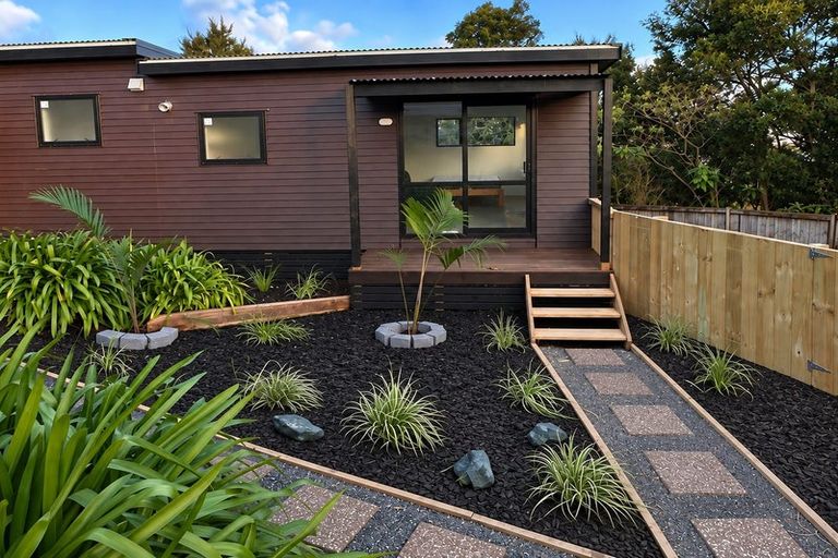 Photo of property in 60 Tiriwa Drive, Massey, Auckland, 0614