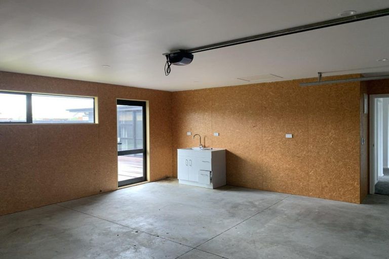 Photo of property in 19b Chestnut Close, Kelvin Grove, Palmerston North, 4414