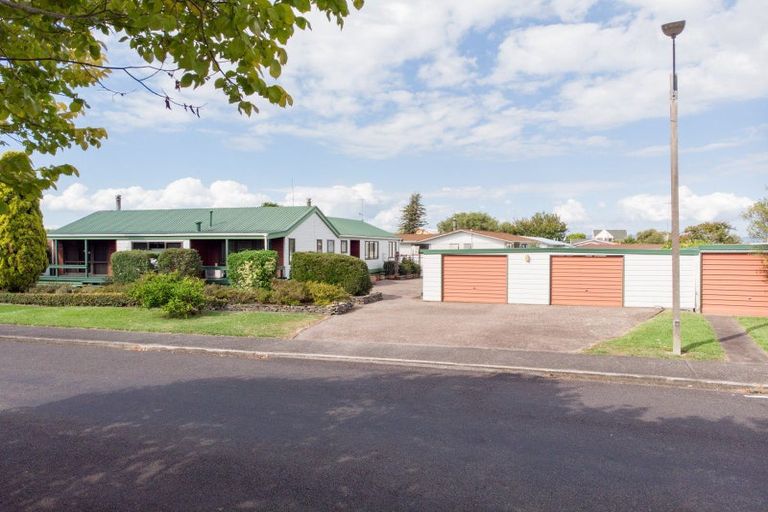 Photo of property in 2 Hale Place, Ngatea, 3503