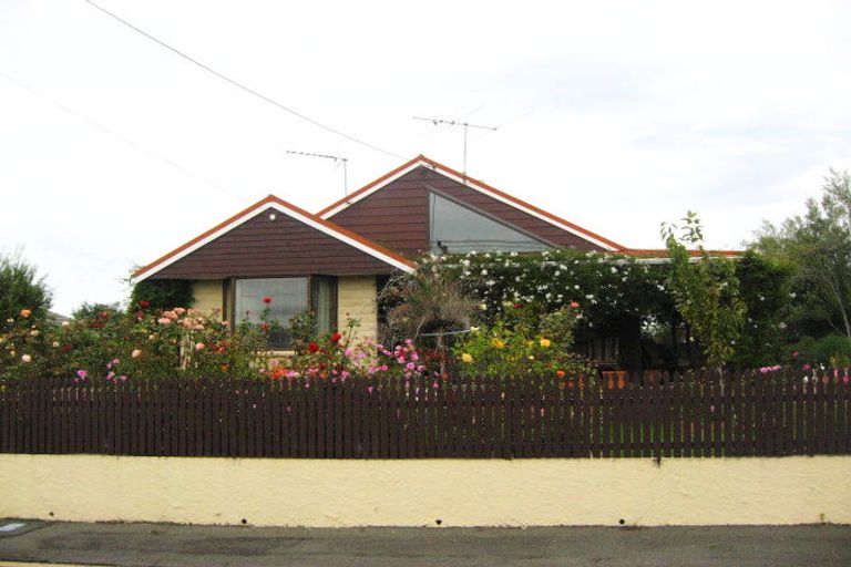 Photo of property in 2 Bellona Lane, Fairfield, Dunedin, 9018