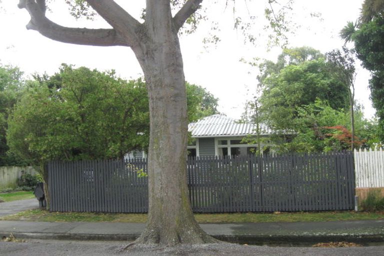 Photo of property in 16 Scotston Avenue, St Albans, Christchurch, 8052