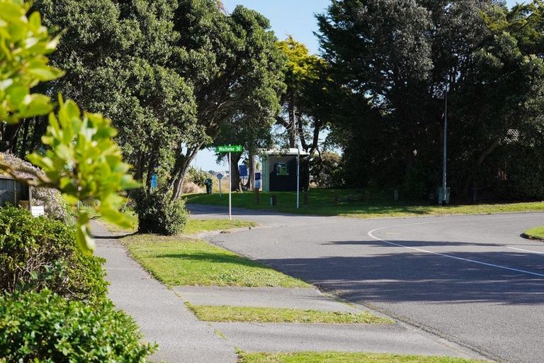 Photo of property in 200 Tutere Street, Waikanae Beach, Waikanae, 5036