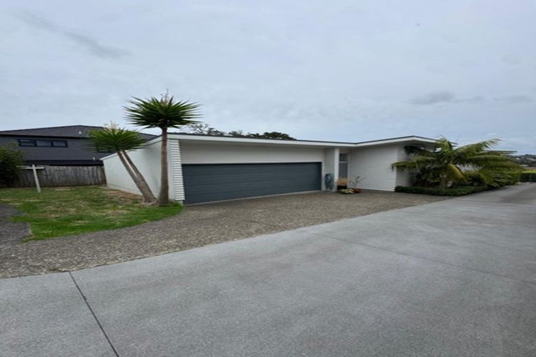 Photo of property in 8a Glenfield Road, Birkenhead, Auckland, 0626