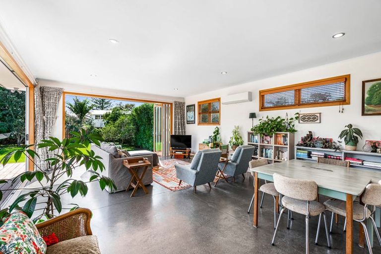 Photo of property in 36 Totara Road, Te Atatu Peninsula, Auckland, 0610