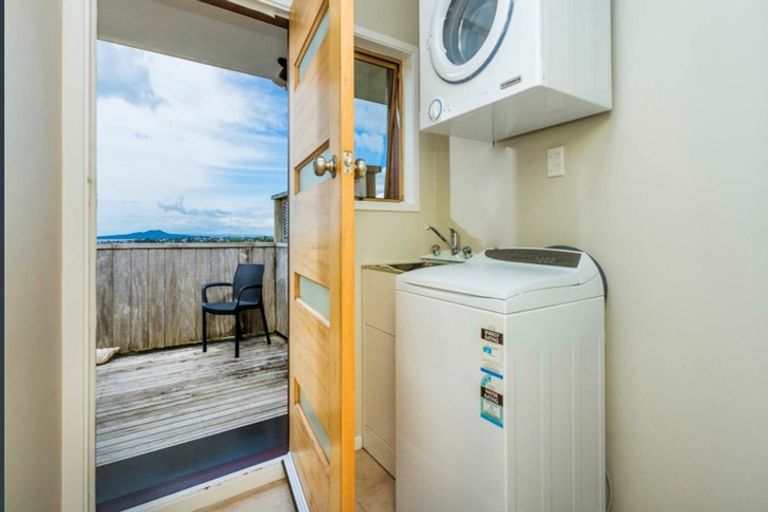 Photo of property in 1/819 East Coast Road, Northcross, Auckland, 0630