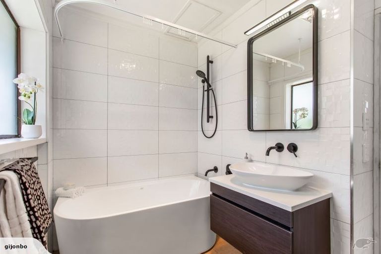 Photo of property in 2/28 Salisbury Road, Birkdale, Auckland, 0626