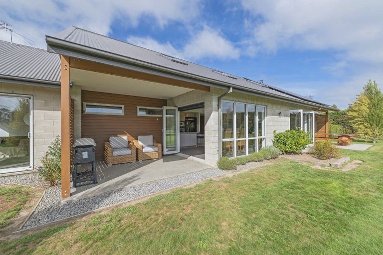 Photo of property in 39 Thorndon Close, Kirwee, Darfield, 7571