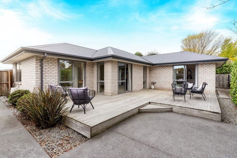 Photo of property in 379a Yaldhurst Road, Russley, Christchurch, 8042