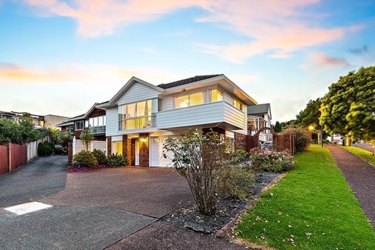 Photo of property in 2/16 Bluefin Way, West Harbour, Auckland, 0618