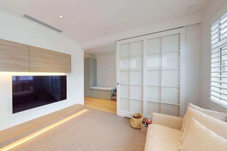 Photo of property in 57 Roxburgh Street, Mount Victoria, Wellington, 6011