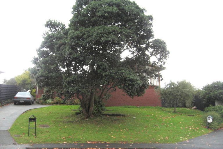 Photo of property in 8 Hartles Place, Mellons Bay, Auckland, 2014
