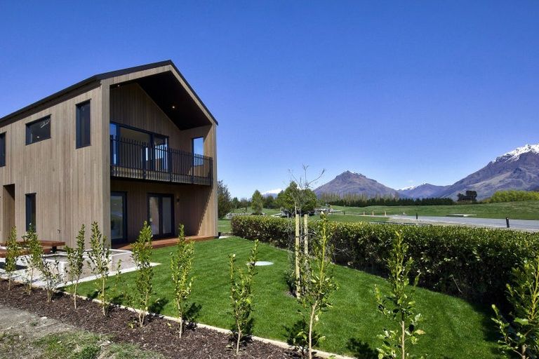 Photo of property in 22 Soudley Court, Jacks Point, Queenstown, 9371