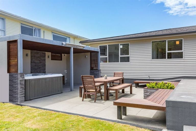 Photo of property in 116 Kahu Road, Paremata, Porirua, 5024