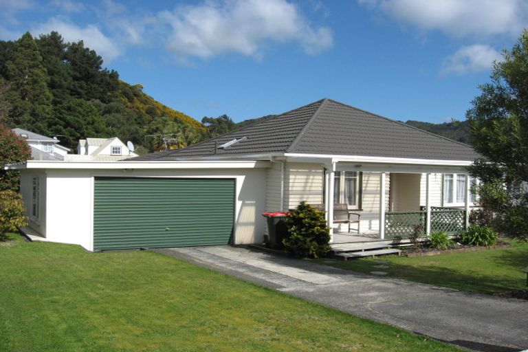 Photo of property in 10 Homedale Road, Wainuiomata, Lower Hutt, 5014