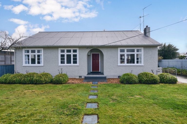 Photo of property in 2 Mckenzie Terrace, Carterton, 5713