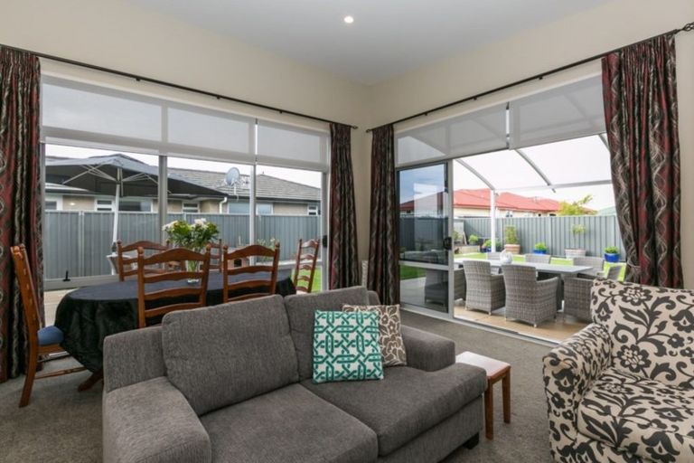 Photo of property in 52 Orotu Drive, Poraiti, Napier, 4112