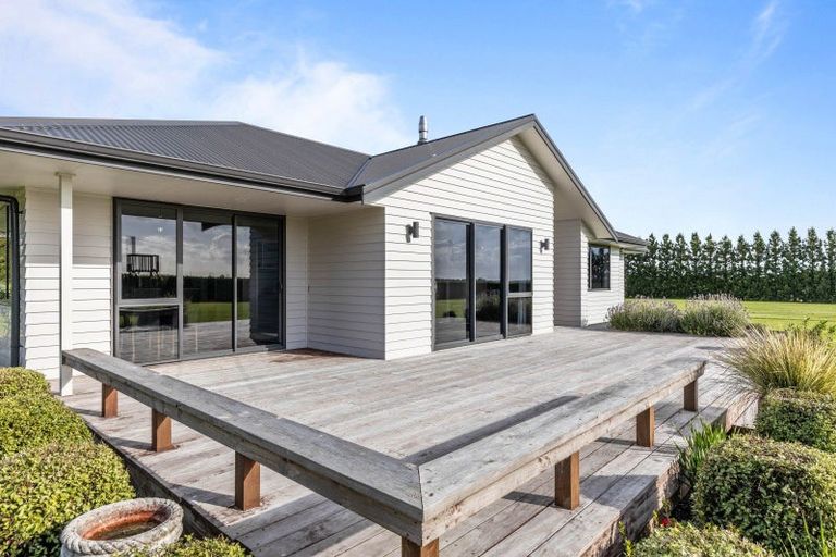 Photo of property in 39 Kairau Road East, Brixton, New Plymouth, 4373