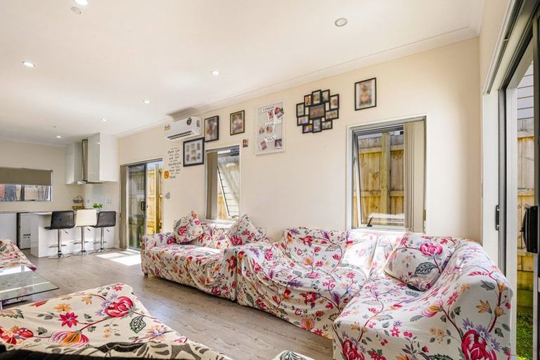 Photo of property in 49a Senator Drive, Manurewa, Auckland, 2105