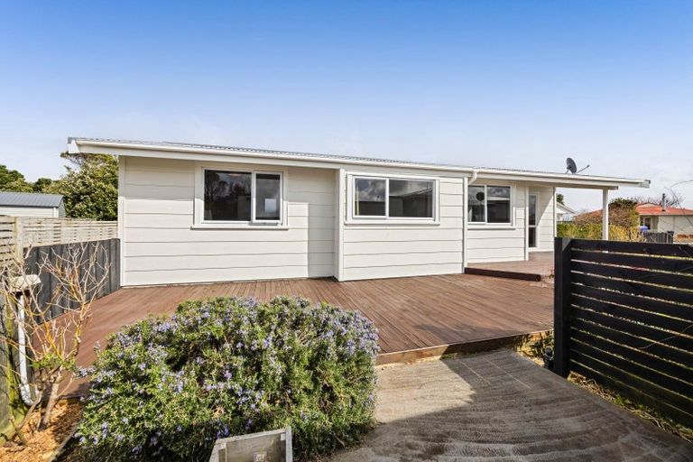 Photo of property in 8 Hughson Place, Opunake, 4616